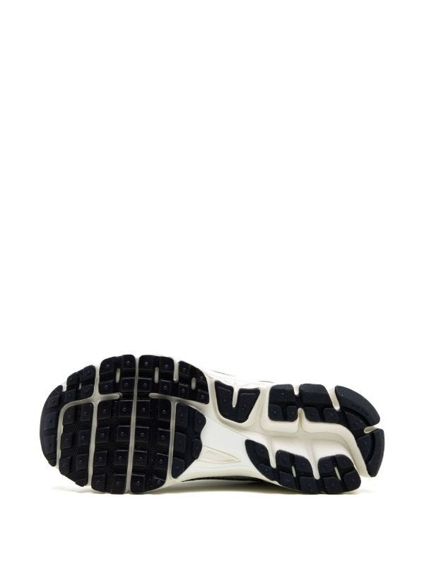 NIKE ZOOM VOMERO 5 METALLIC SILVER