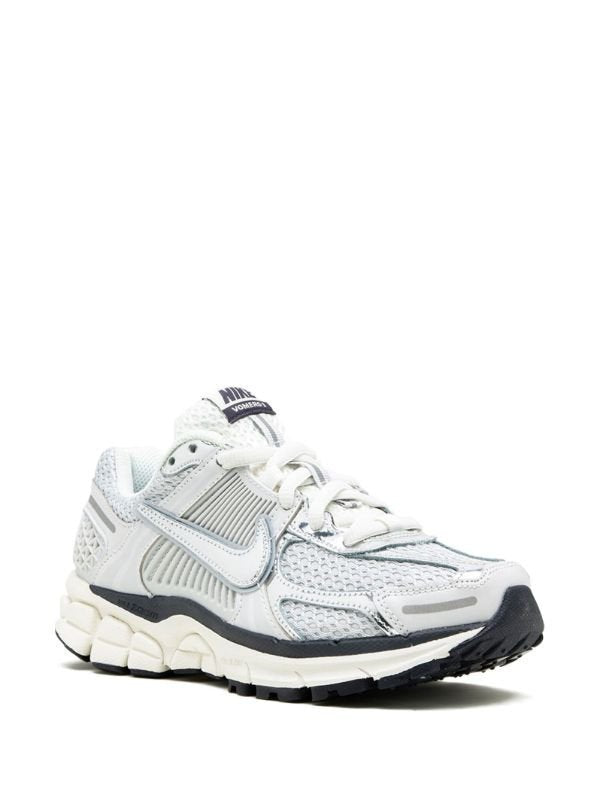 NIKE ZOOM VOMERO 5 METALLIC SILVER