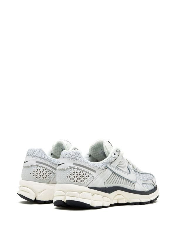 NIKE ZOOM VOMERO 5 METALLIC SILVER